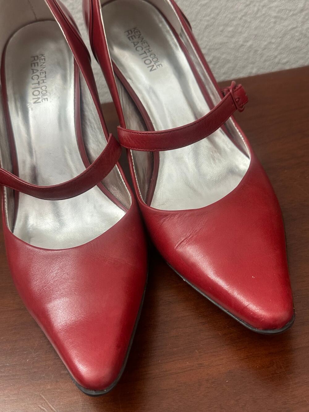 Kenneth Cole Reaction Go 2 Town Red Leather Mary Jane Heels 9M Pointed Toe
